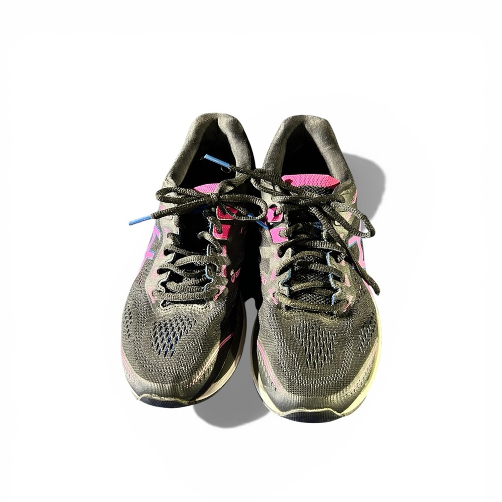 ASICS GT 2000 is women’s Running / walking pink and black sneakers- Size 9